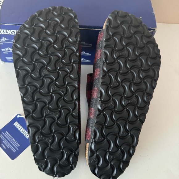 BIRKENSTOCK Arizona Rivet Shearling Wool Felt plaid red sandal. Size: 7, 38 - Picture 12 of 13